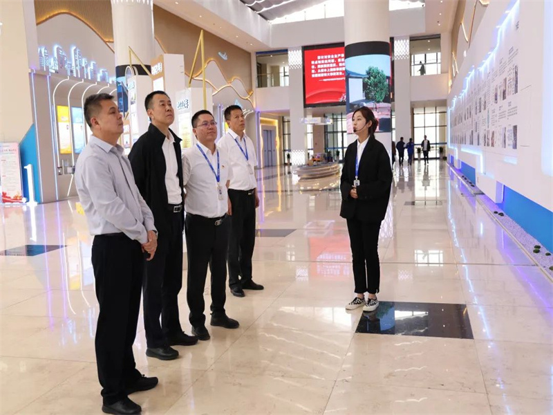 中國(guó)企業(yè)聯(lián)合會(huì)、中國(guó)企業(yè)家協(xié)會(huì)企業(yè)文化工作委員會(huì)秘書(shū)長(zhǎng)王建軍到中能公司調(diào)研指導(dǎo)工作（2）.jpg